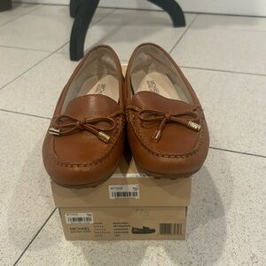 Michael Kors MK DAISY Luggage Leather Moc Loafers
